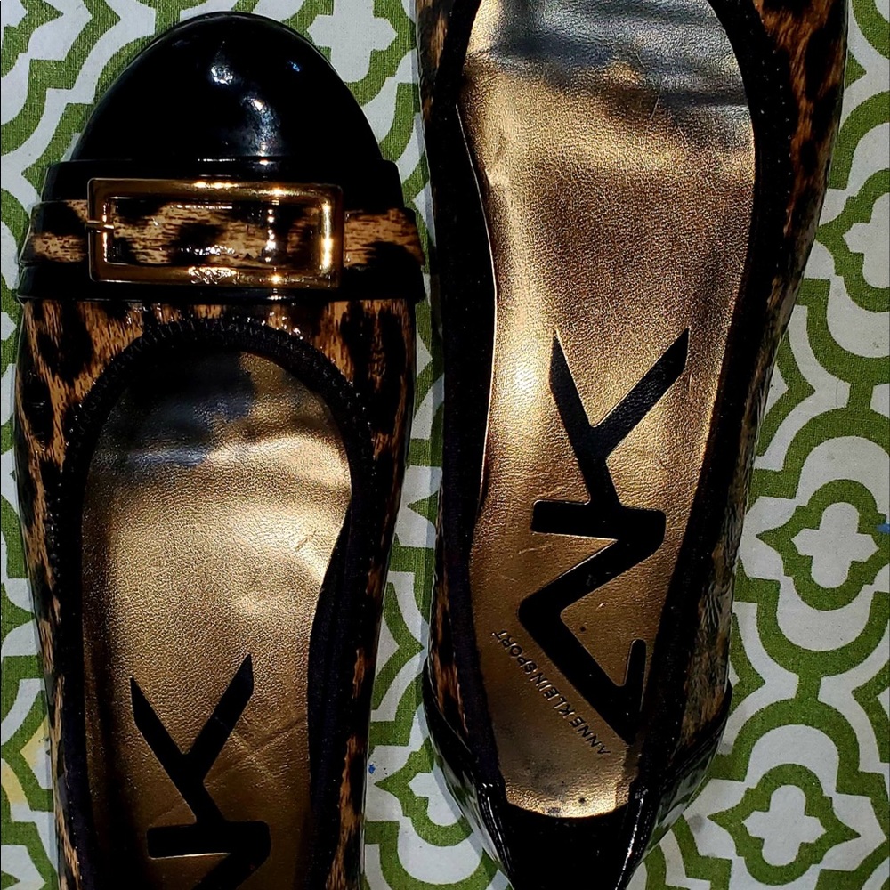 Anne Klein Sport Flat 7 1/2 M